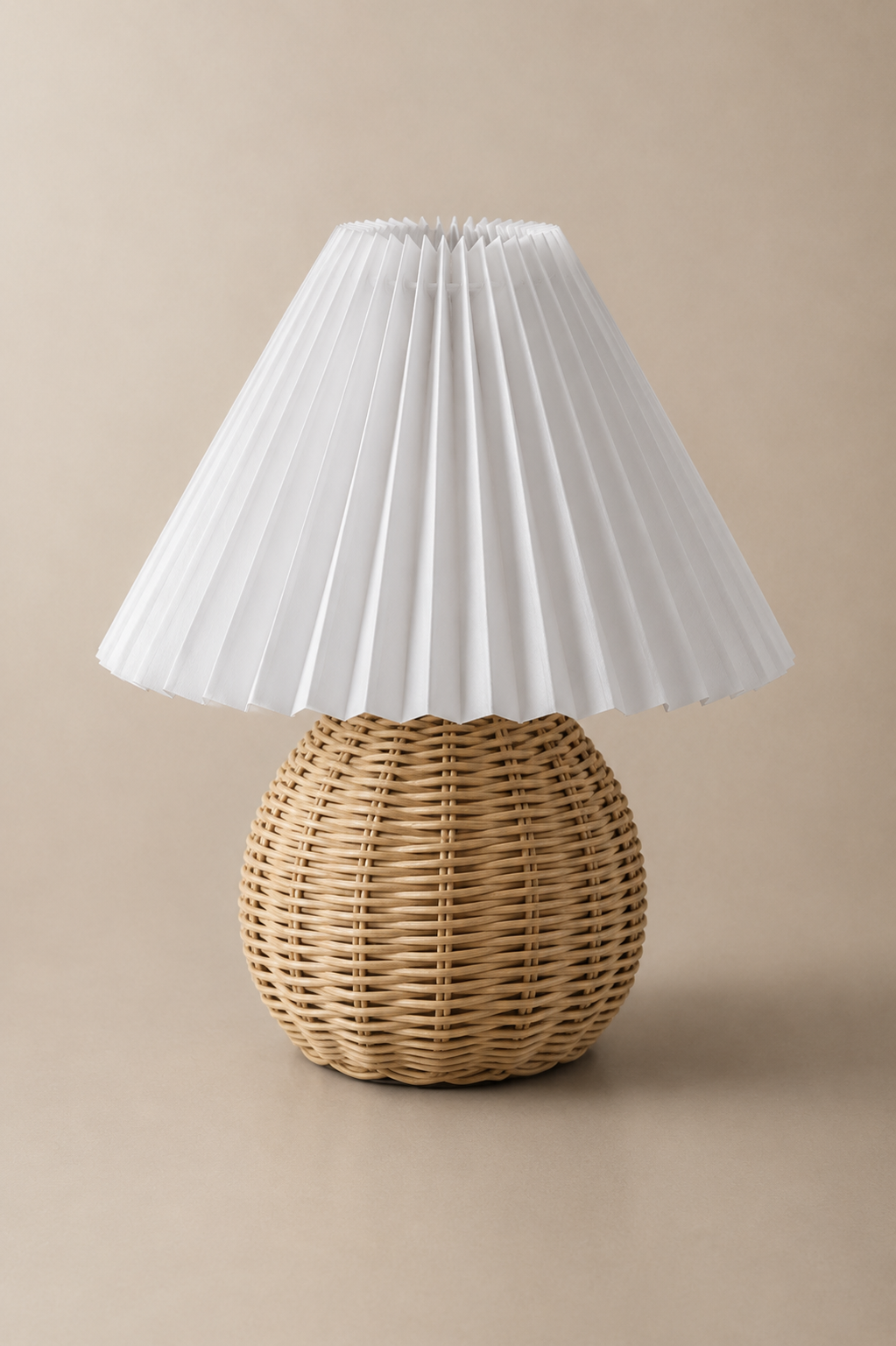 RattanGlow | Elegant Vintage Mini Table Lamp for Cozy Bedside Spaces