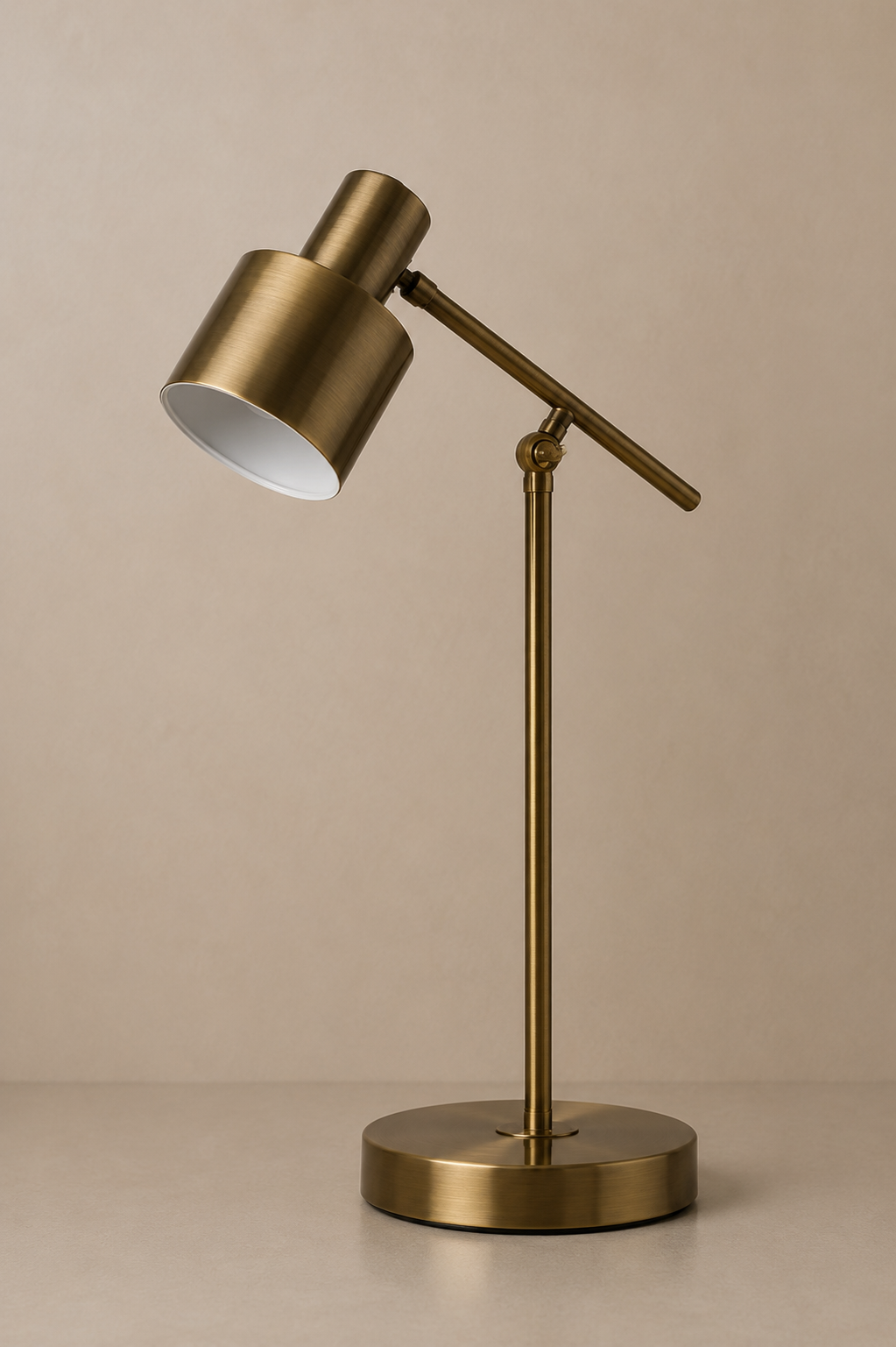 LuxeIron | Elegant Minimalist Small Table Lamp for Modern Bedrooms