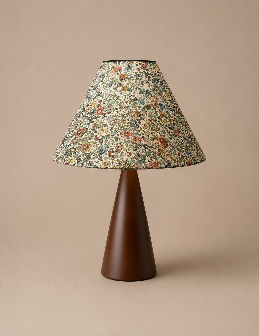 MeadowGlow | Elegant Retro Japanese-Style Solid Wood Desk Lamp