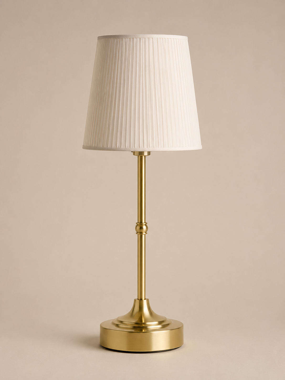 Vintage Elegant Fabric Bedside Charging Table Lamp