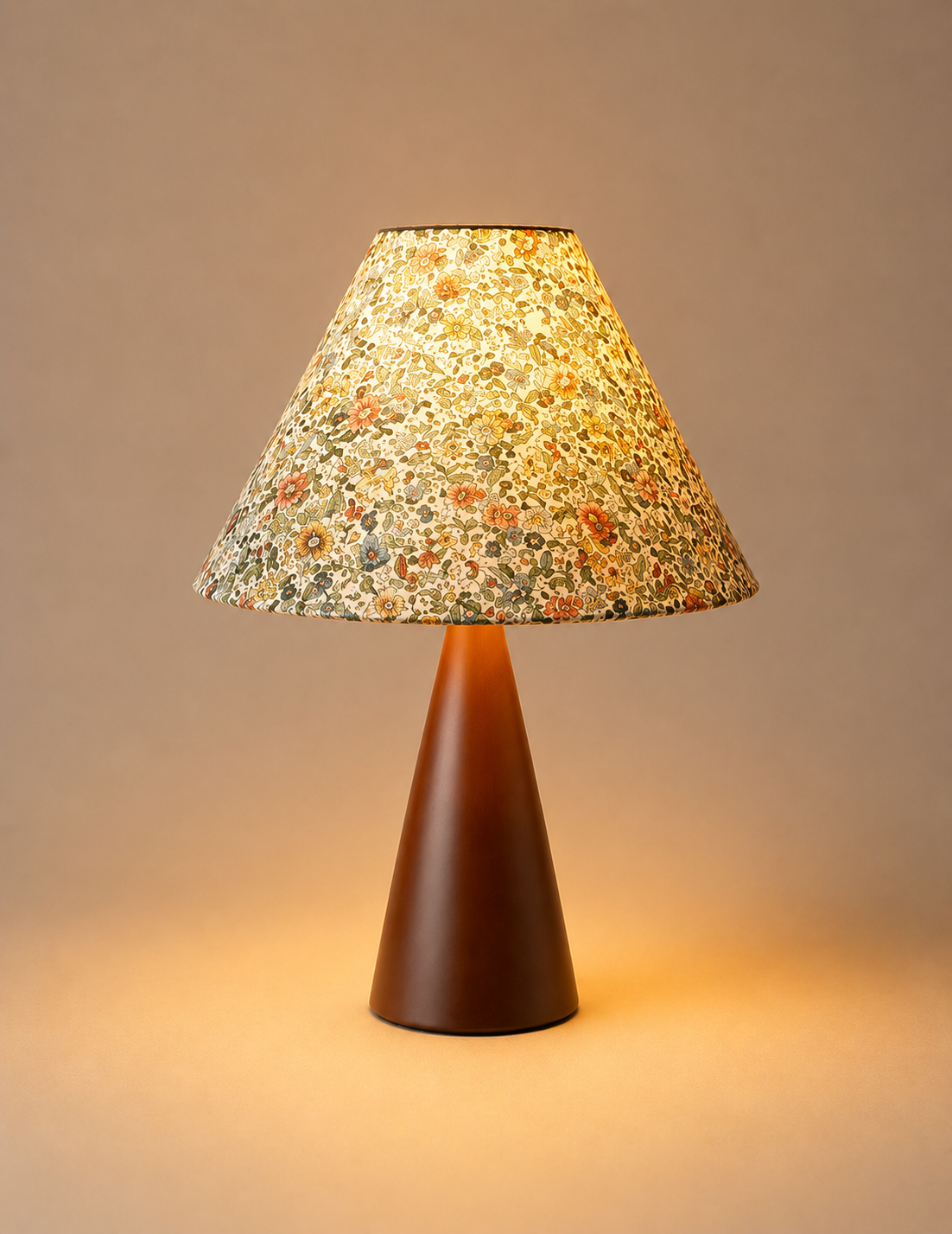 MeadowGlow | Elegant Retro Japanese-Style Solid Wood Desk Lamp