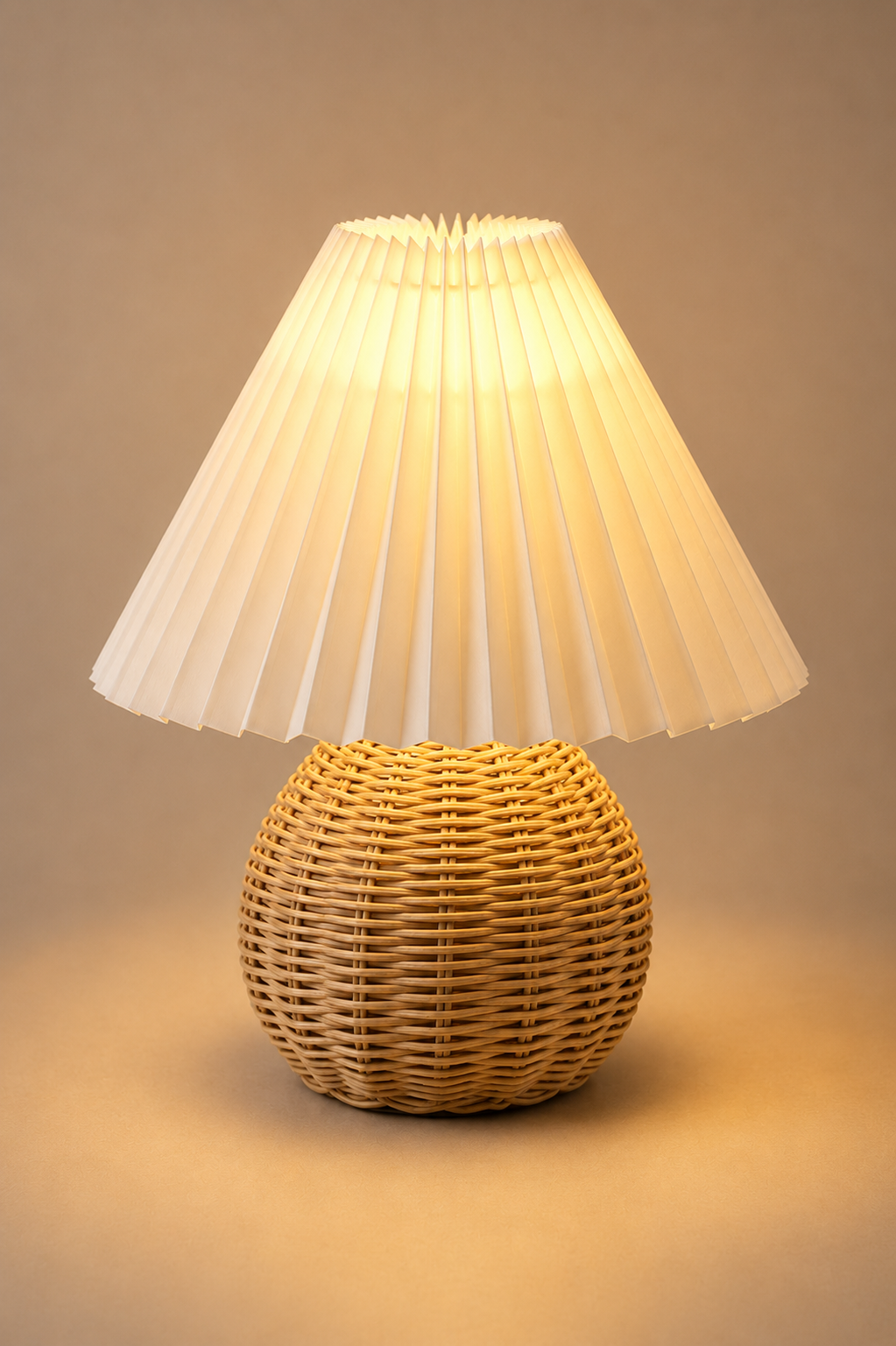 RattanGlow | Elegant Vintage Mini Table Lamp for Cozy Bedside Spaces