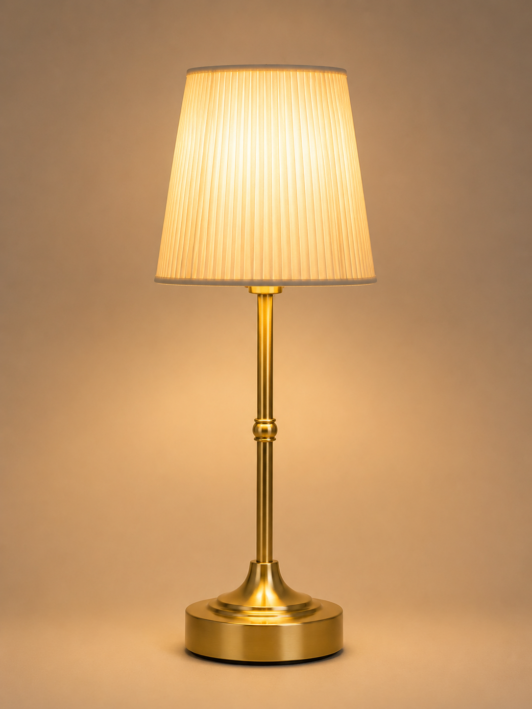 Vintage Elegant Fabric Bedside Charging Table Lamp